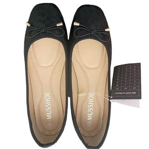 NWT MUSSHOE Flat Women's Shoe Size 9